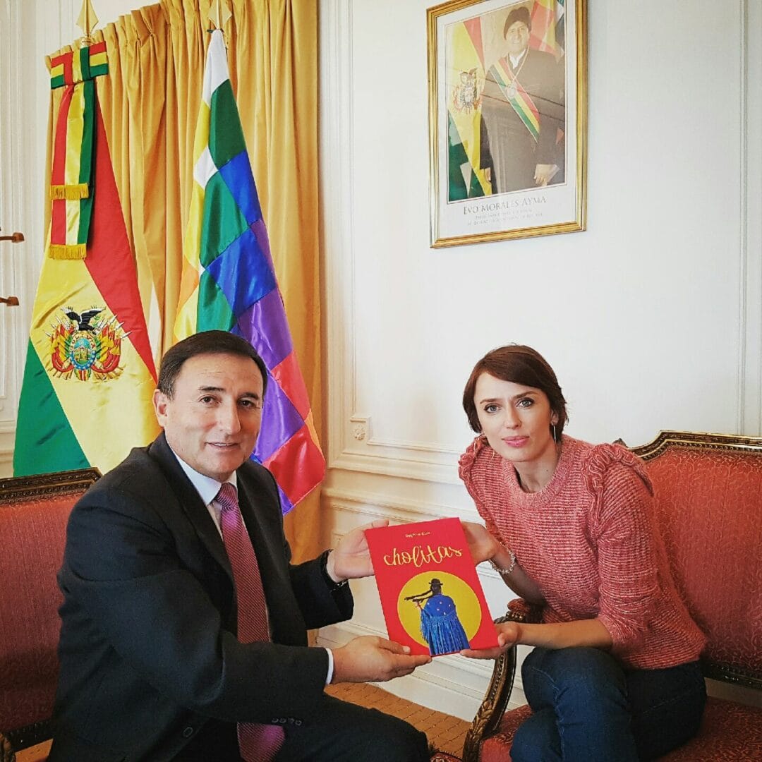 TOP CLASSE! Mr. Juan Gonzalo DURAN FLORES – Ambassador of Bolivia in France receives Delphine Blast, photographer and greets the release of his BeSpoke Collection N°7 photobook “Cholitas”