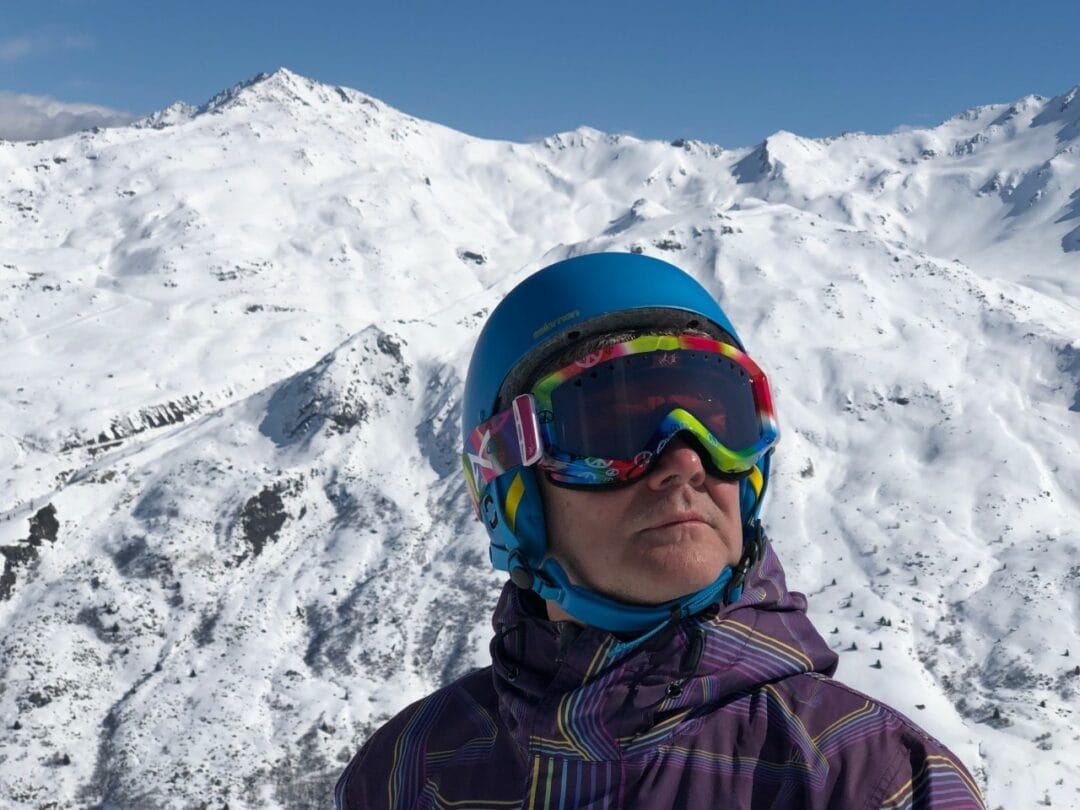 #Happypublisher #happyInfluencer skiing in the French Alps Valloire/Galibier 1500-2600 with Lin Zhinpeng aka 223 , it’s remain 2 copies “Saw Strawberries” #book #offset #photo #livre #editionsbessard #ArtOfPerfection #limited #limitededition #handmade #photography #signed #photobook #print #art #design #graphic #photographie #contemporaryartist #collectors #artist