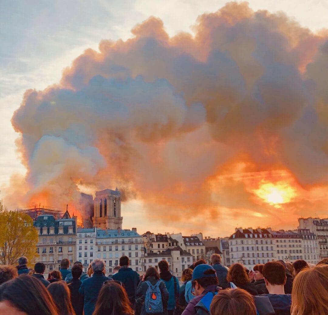 No Comment #NotreDame , triste de voir tomber la flèche devant nos yeux, à jamais dans notre mémoire…