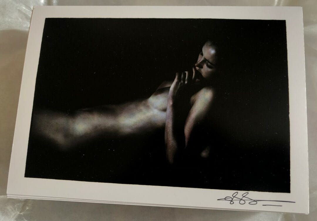 #BillHenson,a photobook to come in few weeks, « Principio Erat » #HappyInfluencer , 2 versions of 500 copies each, These two c-prints are: « reclining girl » and « standing arms above head » #HappyPublisher